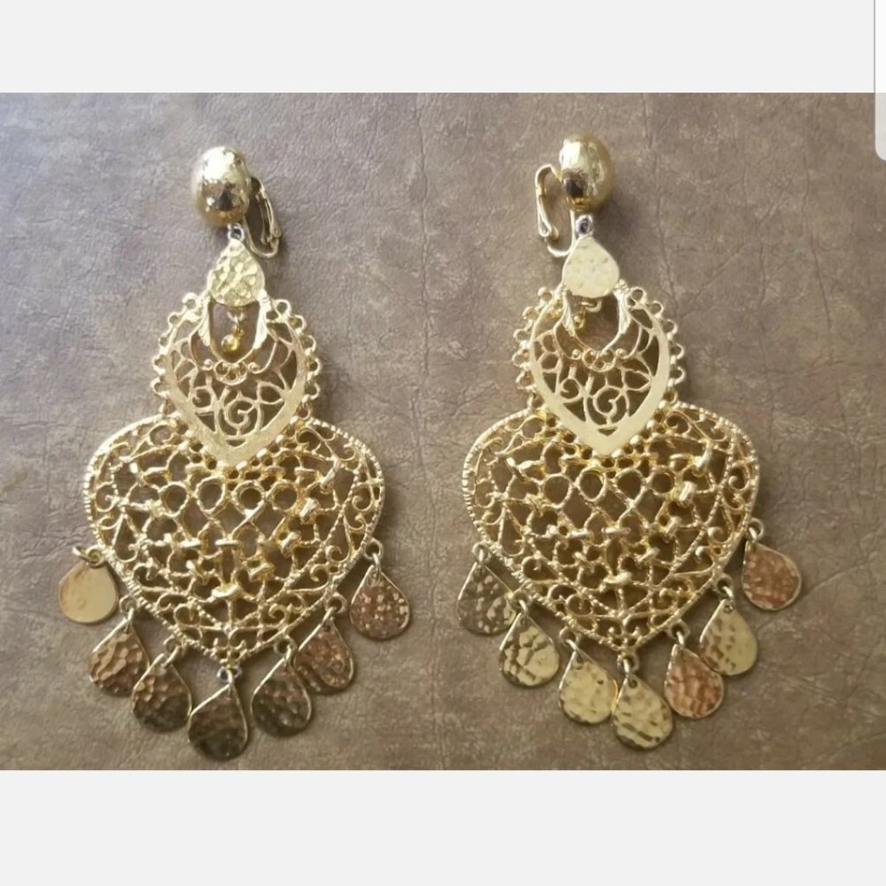 VINTAGE DESIGNER JOSE MARIA BARRERA HAMMERED GOLD DANGLE DROP CHANDELIER EARRING